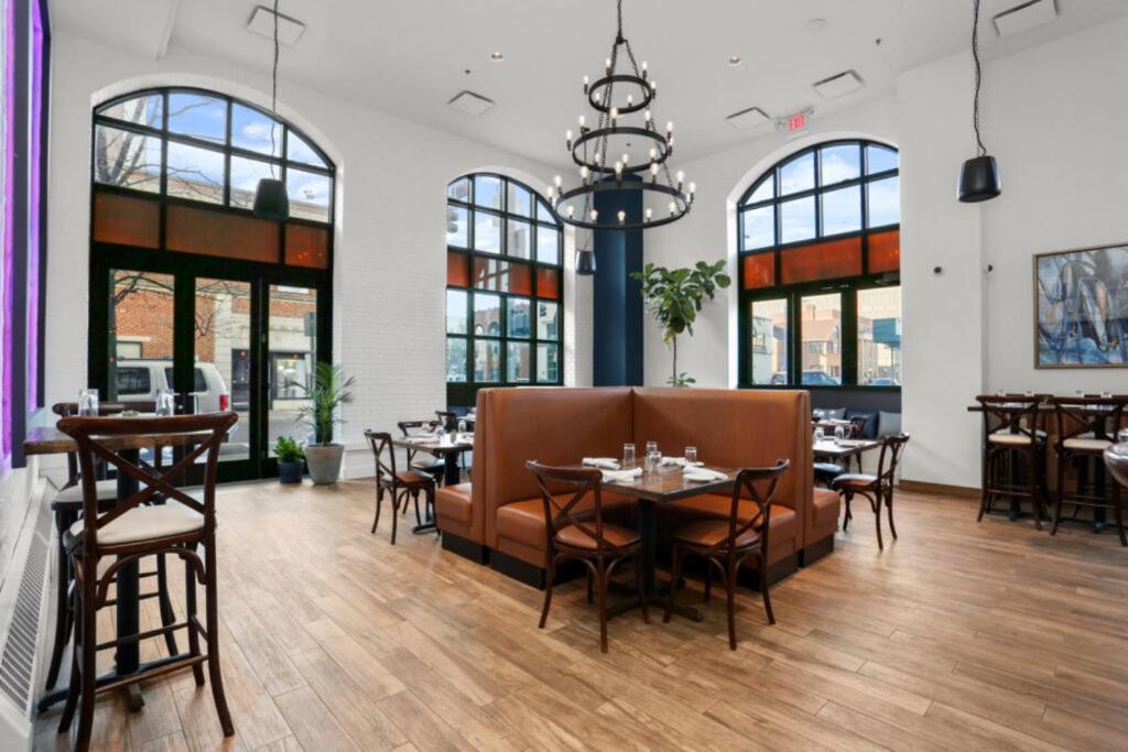 Готель Courtyard By Marriott Stamford Downtown Екстер'єр фото