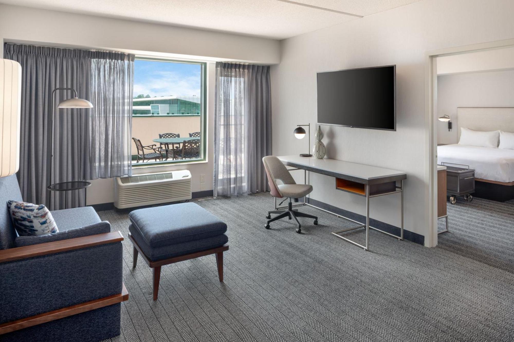 Готель Courtyard By Marriott Stamford Downtown Екстер'єр фото