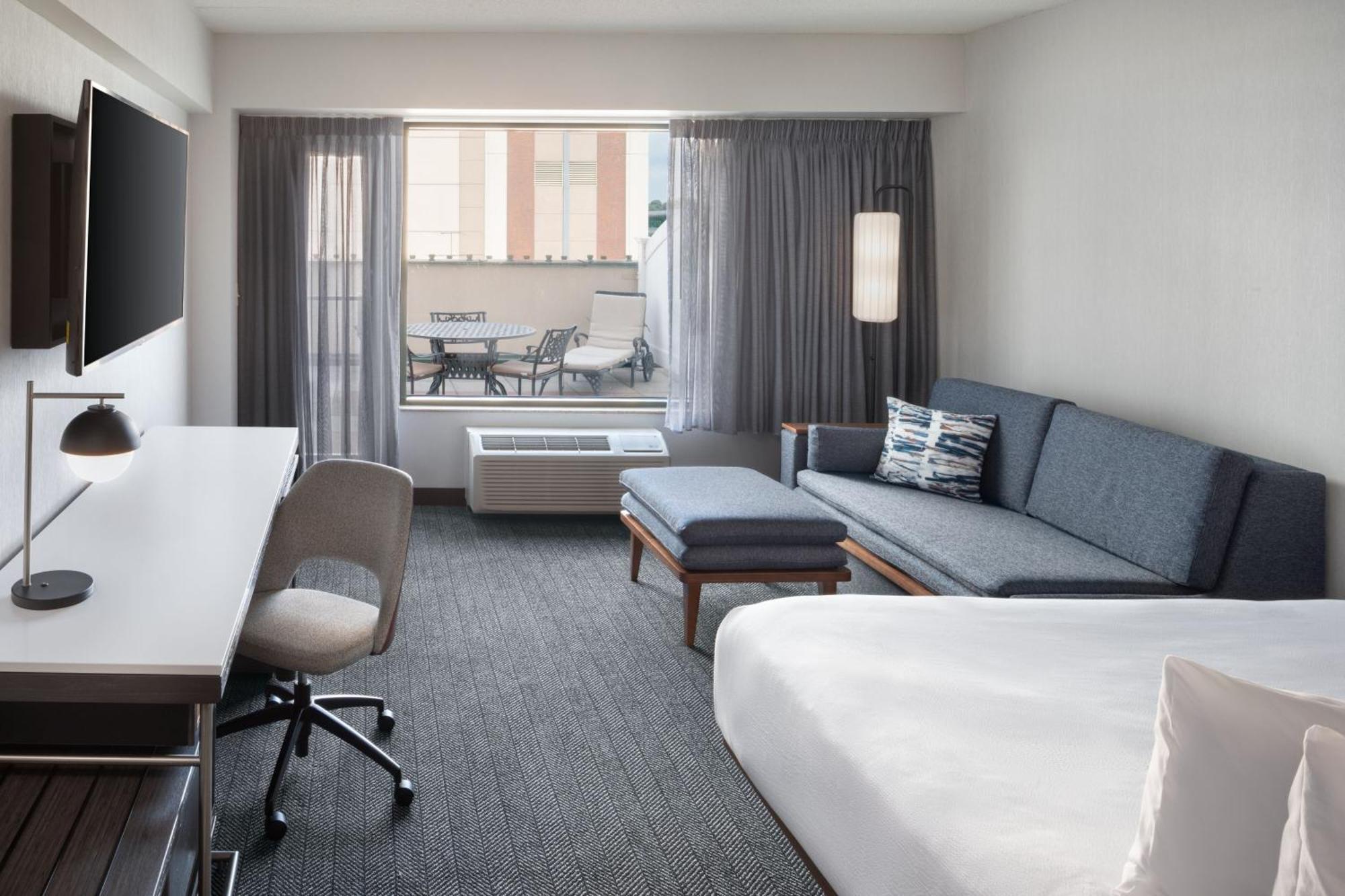 Готель Courtyard By Marriott Stamford Downtown Екстер'єр фото