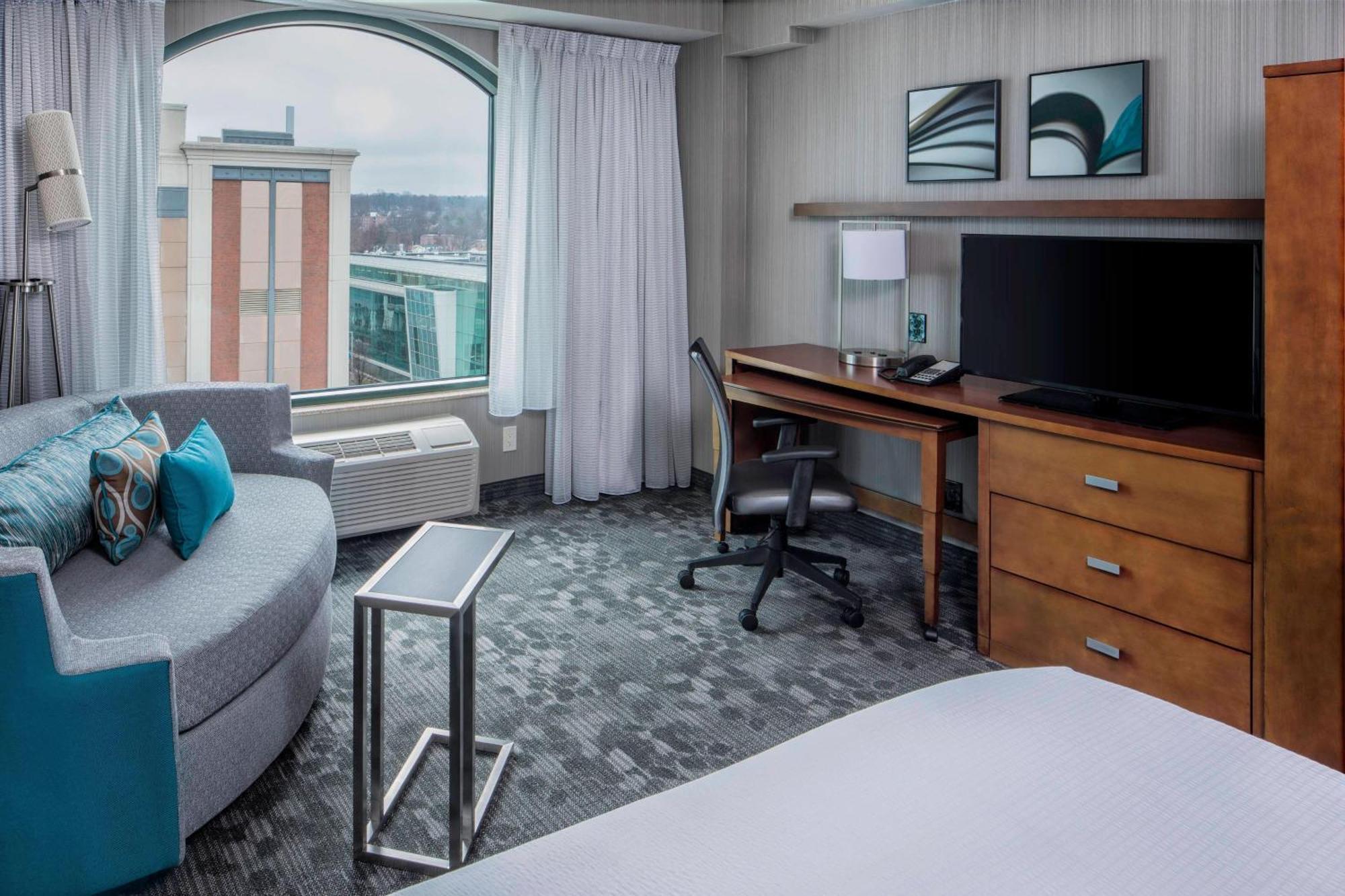 Готель Courtyard By Marriott Stamford Downtown Екстер'єр фото