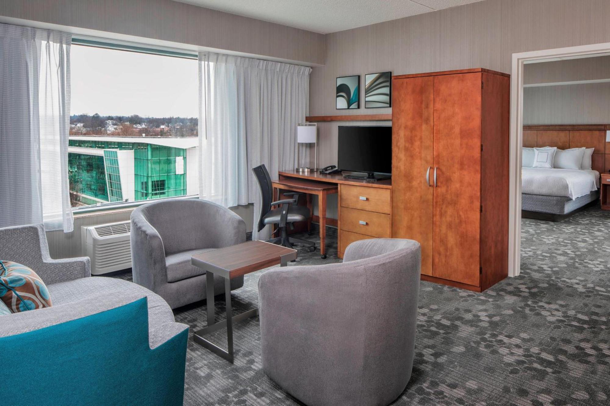Готель Courtyard By Marriott Stamford Downtown Екстер'єр фото