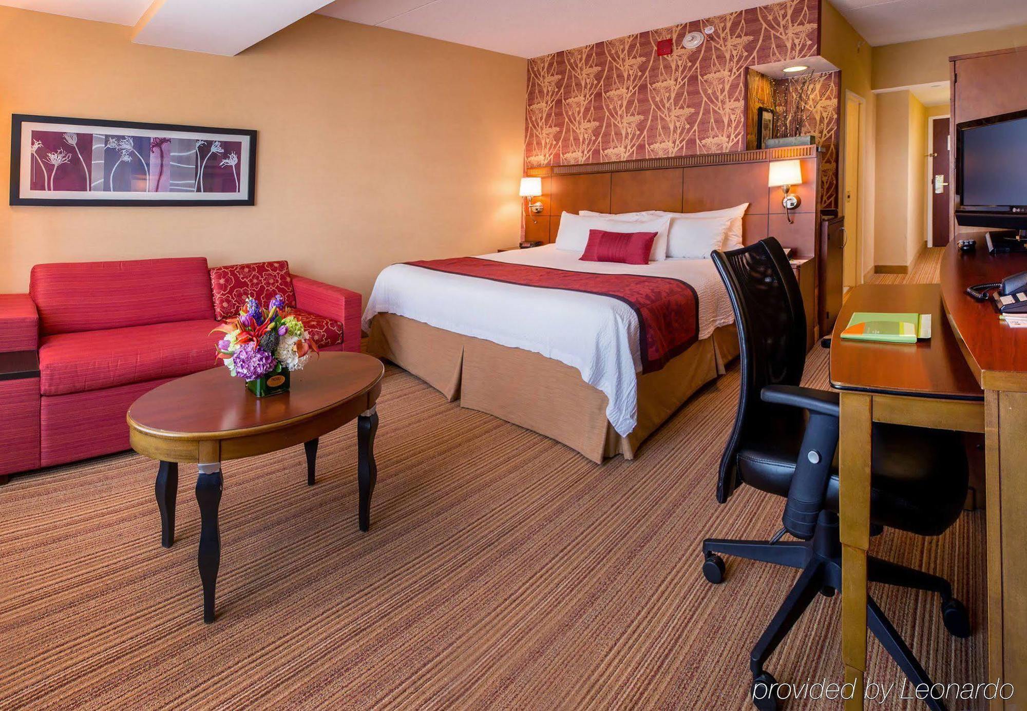 Готель Courtyard By Marriott Stamford Downtown Екстер'єр фото