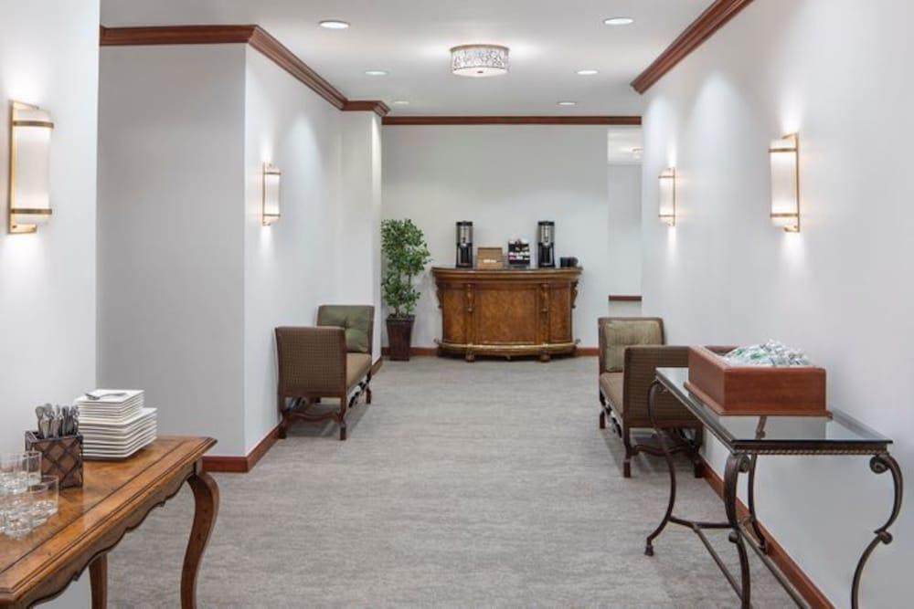 Готель Courtyard By Marriott Stamford Downtown Екстер'єр фото